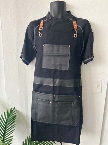 Delantar de mahon con detalles en leather y correas cruzada en la espalda